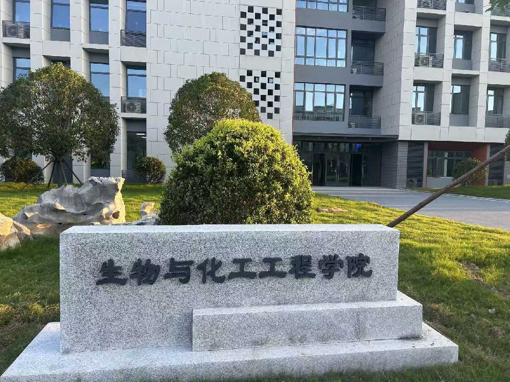 禹王台区扬州职业大学体育场高杆灯项目